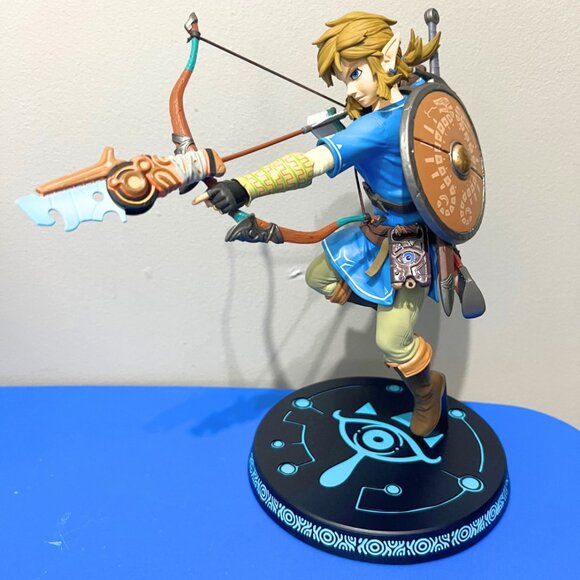 The Legend of Zelda: Breath of The Wild Link Collector's Edition Statue - Picture 6 of 10